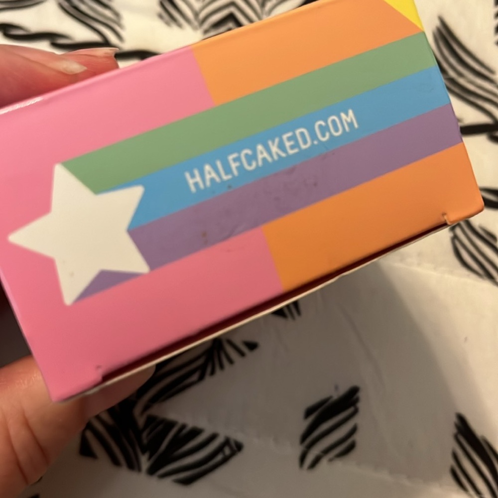 Half Caked Translucent Setting Powder - Picture 3 of 6
